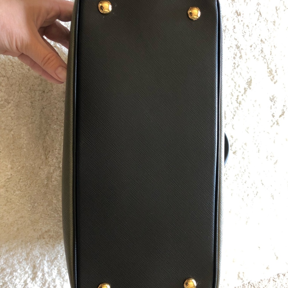 Prada Saffiano Leather Handbag in Army Green - Picture 4 of 5